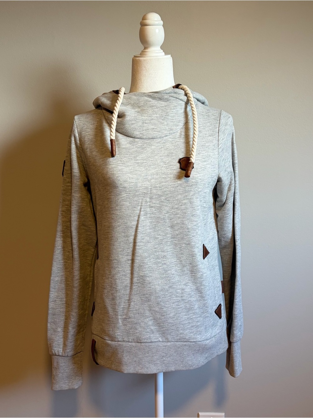 Nakentano Light Gray Hooded Pullover Sweatshirt with Rope Drawcord